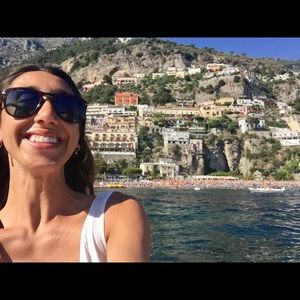 Meet your Posher, Adriana